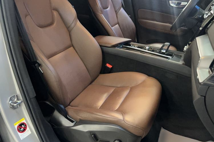 Used Volvo XC60 2023 B5 4x4 Smart Luxury Edition