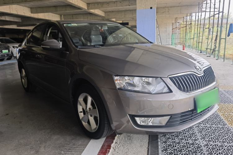 Used Skoda Octavia 2015 1.6L Automatic Yijie Edition Exterior 2