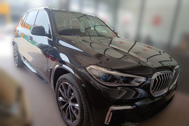 Used BMW X5 2022 Restyled xDrive 30Li M Sport Package Front Right 45 Deg