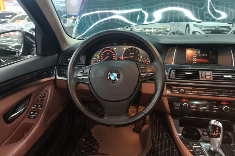 Used BMW 5 Series 2014 520Li Elegant Model
