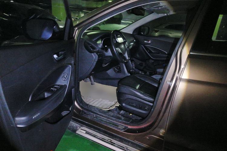 Used Hyundai Santa Fe 2013 Revised Version 2.0T Automatic All-Wheel Drive Top-Tier Trim Driver Seat