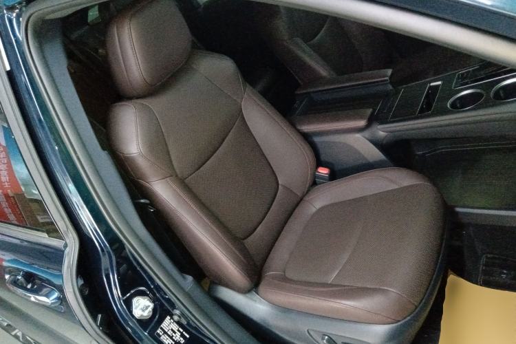 Used Toyota Granvia 2023 2.5L Hybrid Flagship VIP Edition
