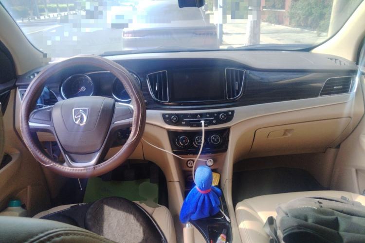 Used Baojun 730 2016 1.5L Manual Comfort Version 7 Seats China V Emission Standard Center Console