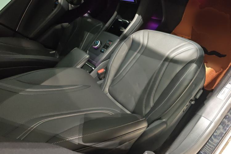 Used Ford Mustang Mach-E 2021 Chasing Wind All-Wheel-Drive Luxury Edition (Long-Range) Right Front Seat