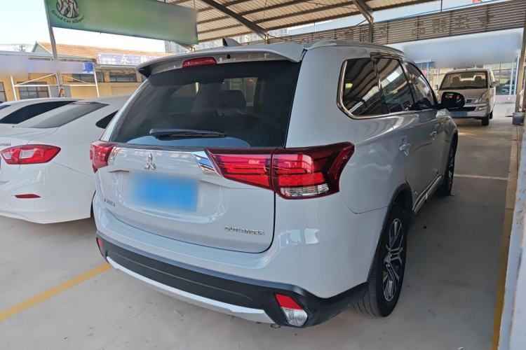 Used Mitsubishi Outlander 2017 2.0L Two-Wheel Drive Glory Edition 5 Seats
