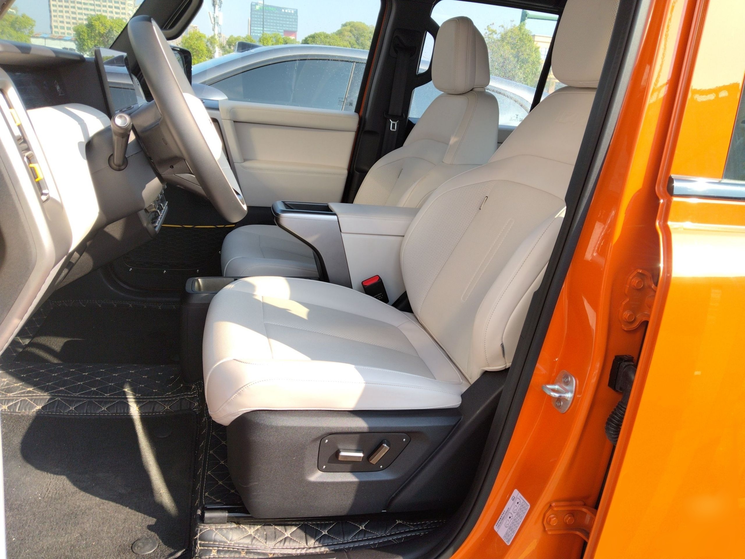 Переднее сиденье в автомобиле