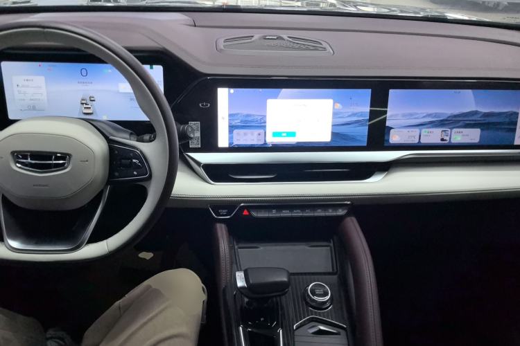 Used Geely Auto Monjaro L 2021 2.0TD DCT EVO Two-Wheel Drive Smart Luxury Version Center Console