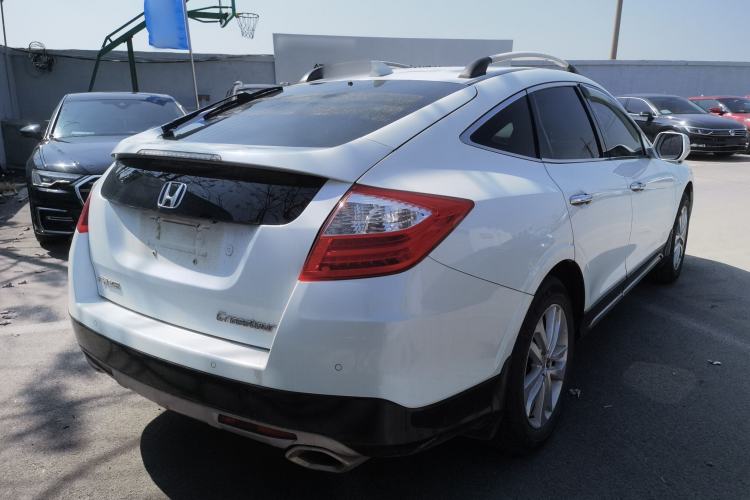 Used Honda Crosstour 2014 2.4L Luxury Edition Rear Right 45 Deg