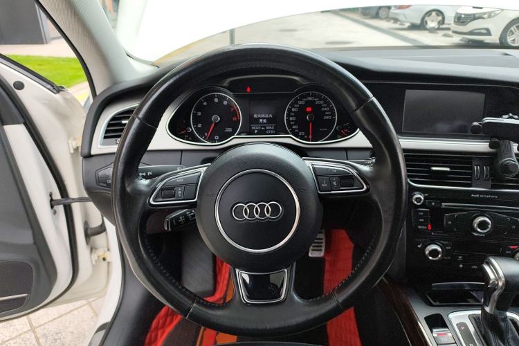 Used Audi A4L 2015 35 TFSI Automatic Comfort Model Steering Wheel