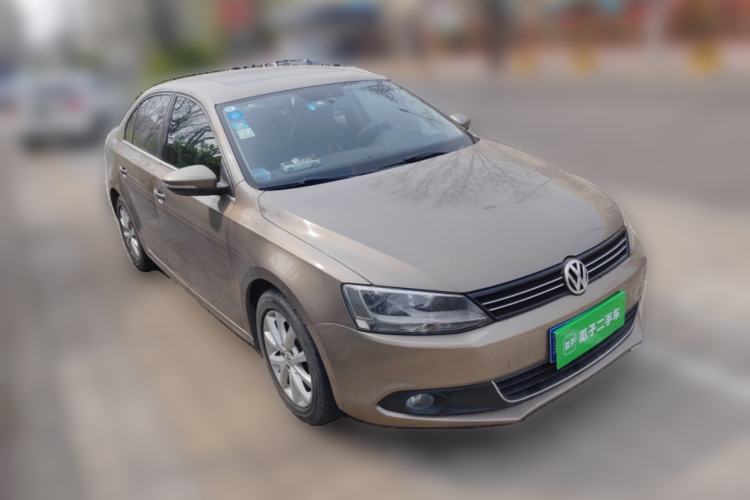 Used Volkswagen Sagitar 2012 1.4TSI Manual Luxury Model Front Right 45 Deg