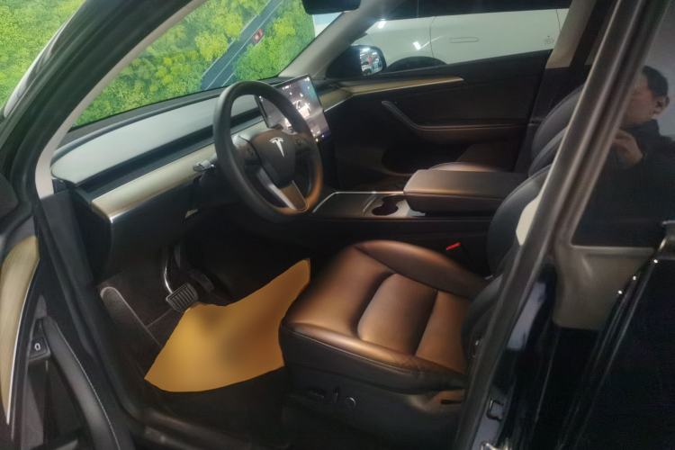 Used Tesla Model Y 2023 Long-Range All-Wheel-Drive Version