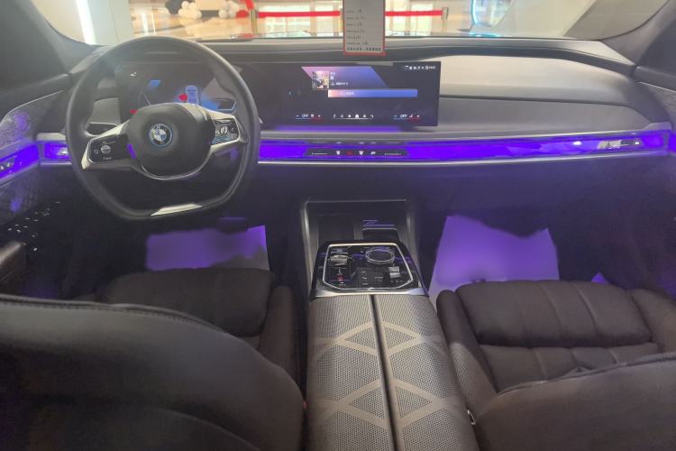 Used BMW i7 2023 xDrive60L Luxury Package Interior 3