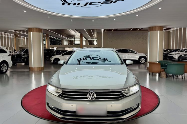 Used Volkswagen Magotan 2017 330TSI DSG Luxury Model
