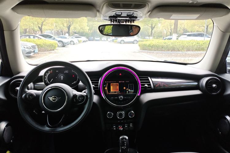 Used MINI 2021 1.5T COOPER Classic Edition Interior 3