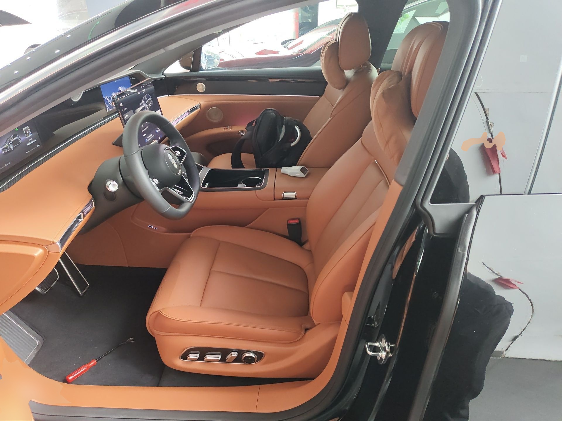 Переднее сиденье в автомобиле