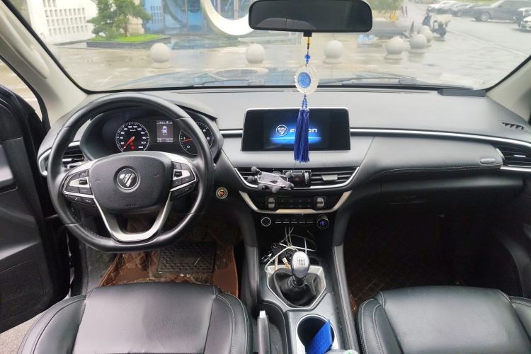 Used Foton Tunland Yutu 2020 2.0T Yutu 8 Diesel Two-Wheel Drive Luxury Long-Wheelbase 4F20TC Center Console