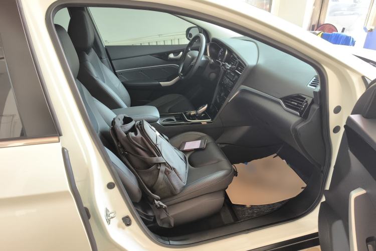 Used Venucia D60EV 2022 Standard Range Smart Drive Version Right Front Seat