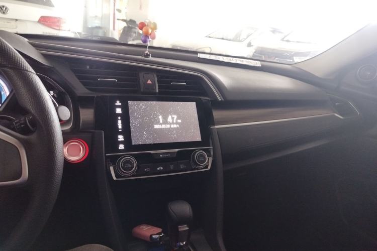 Used Honda Civic 2021 HATCHBACK 220TURBO CVT New Trendsetter Center Console