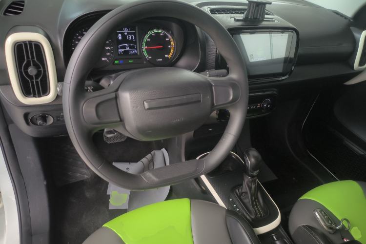 Used Roewe Clever 2021 302 km New Four-Seater Super-Efficient Version Center Console