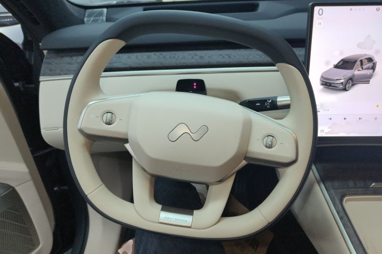 Used ONVO Luxeed L90 2025 Model—Ultra Six-Seater Version
