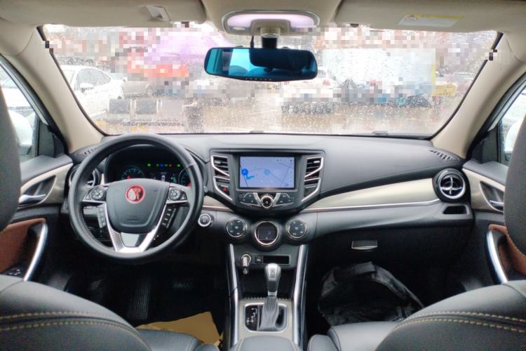 Used BYD Song 2017 Gaishe Upgrade Edition 1.5TID Automatic Elite Model Center Console