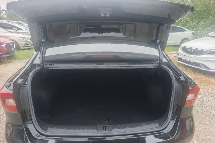 Used Roewe i5 2020 1.5L Automatic 4G Connect Luxury Flagship Edition
