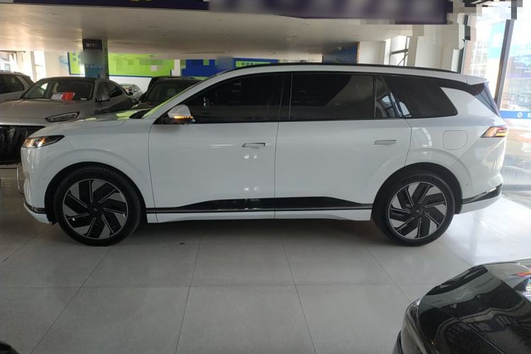 Used Dongfeng eπ eπ008 2025 210Max Range-Extended Version 5 Seats Exterior 3