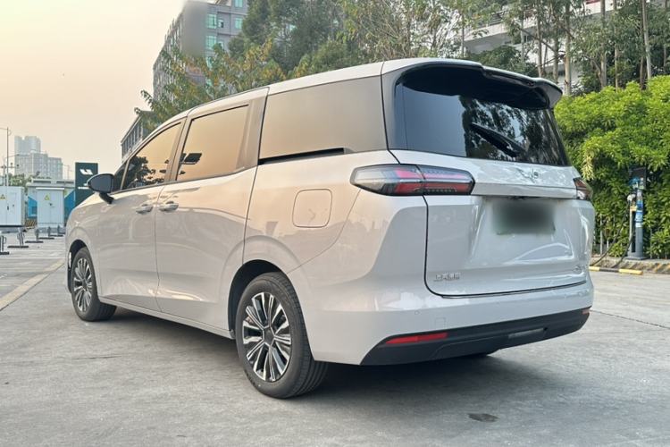 Used Wuling Starlight 730 2025 Model Pure Electric 500km Luxury Edition