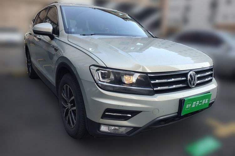 Used Volkswagen Tiguan L 2018 Facelift 330TSI Automatic Two-Wheel Drive Luxury Edition Front Right 45 Deg