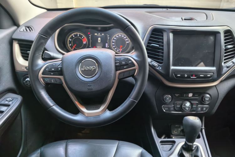 Used Jeep Cherokee 2016 2.4L Leading Edition

