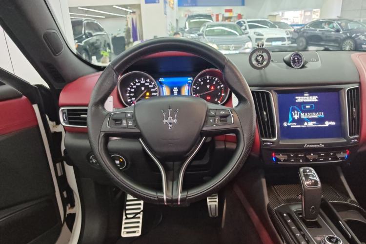 Used Maserati Levante 2016 3.0T Standard Edition Steering Wheel