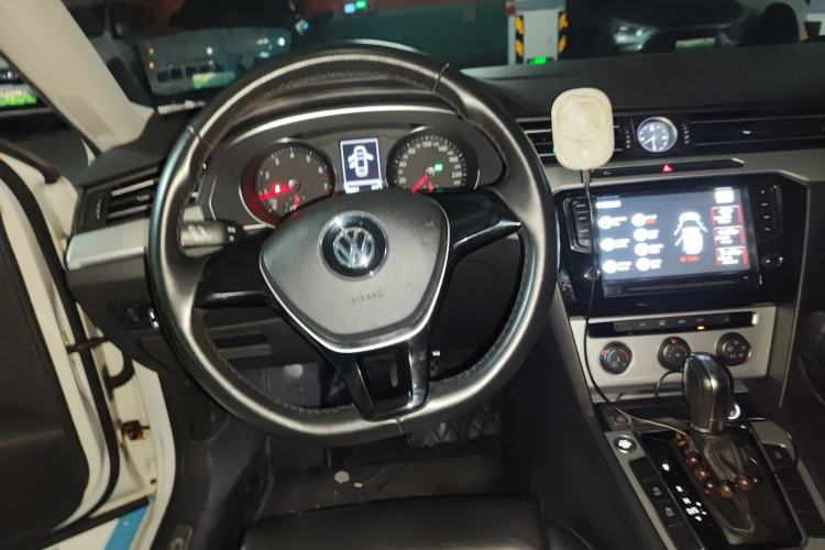 Used Volkswagen Magotan 2017 280TSI DSG Comfort Model
