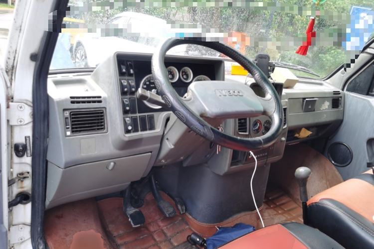 Used Iveco Daily 2017 2.5T A35 Passenger Van 5-7 Seats Model 47Z5
