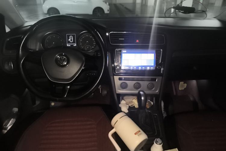 Used Volkswagen Golf 2015 1.6L Automatic Comfort Model Center Console