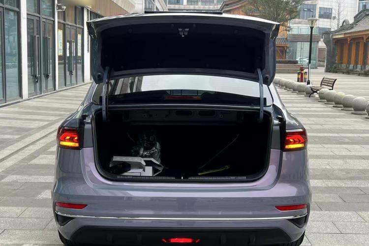 Used Geely Auto Emgrand 2026 Model 4th Generation 4 Millionth Anniversary Edition 1.5L Manual Overdrive Edition