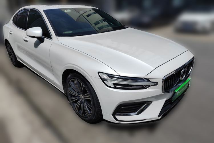 Used Volvo S60 2022 B4 Zhiyuan Luxury Edition Front Right 45 Deg
