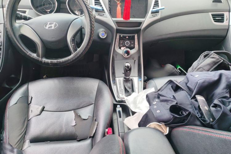 Used Hyundai Elantra (5th Generation / Langdong) 2015 1.6L Automatic Leading Model Center Console