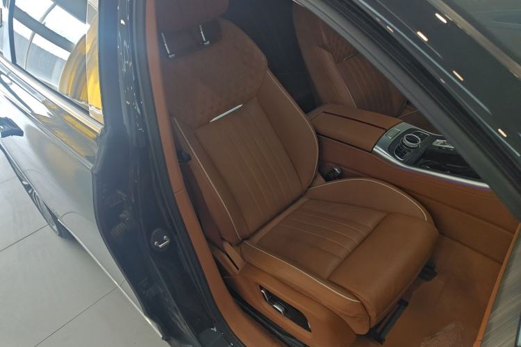 Used Hongqi H9 2022 2.0T Smart Connect Flagship Edition Right Front Seat