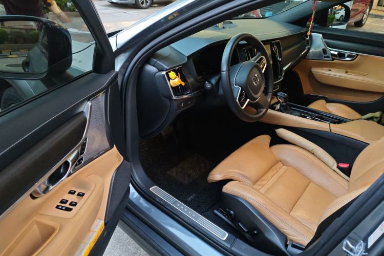 Used Volvo V90 2019 Cross Country T5 AWD Luxury Edition China VI Standard
