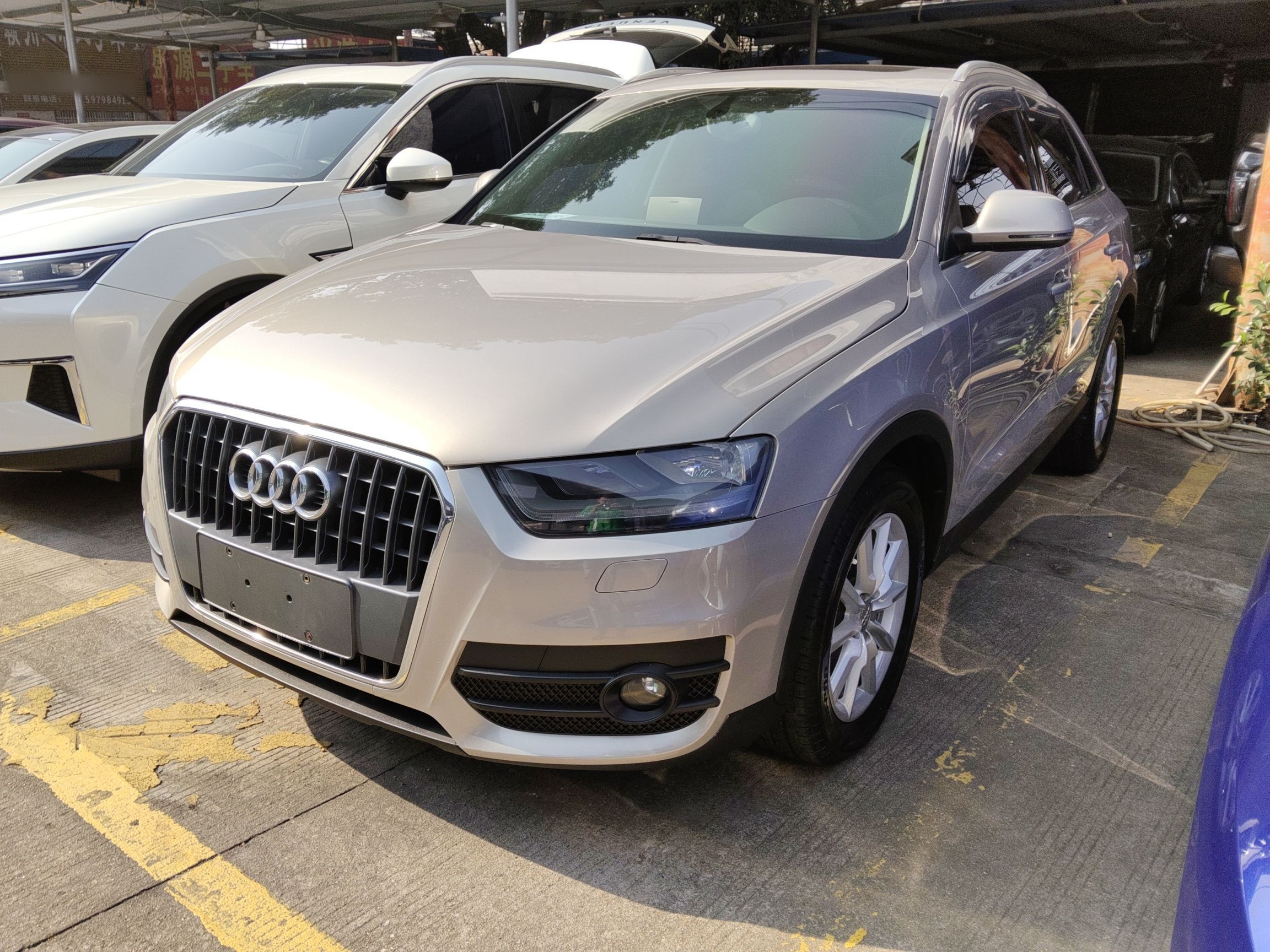 تحت مقدمة السيارة