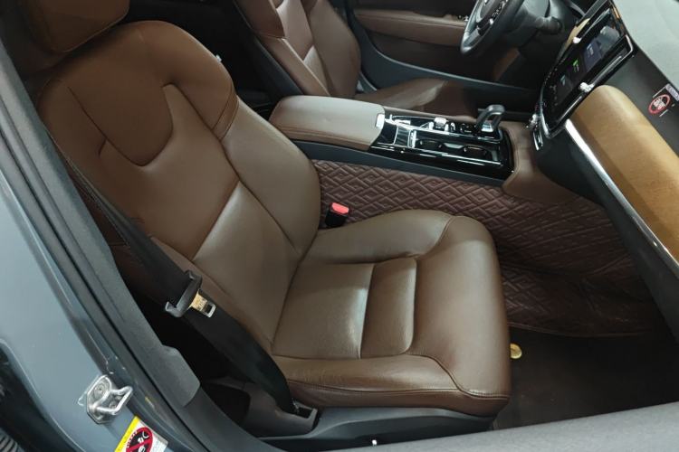 Used Volvo S90 New Energy 2022 T8 eDrive Hybrid Luxury Edition Right Front Seat