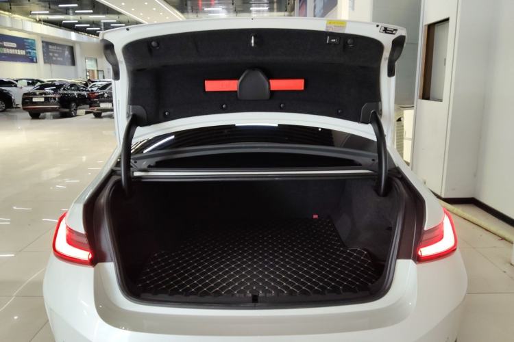 Used BMW i3 2023 eDrive 40 L Midnight Edition
