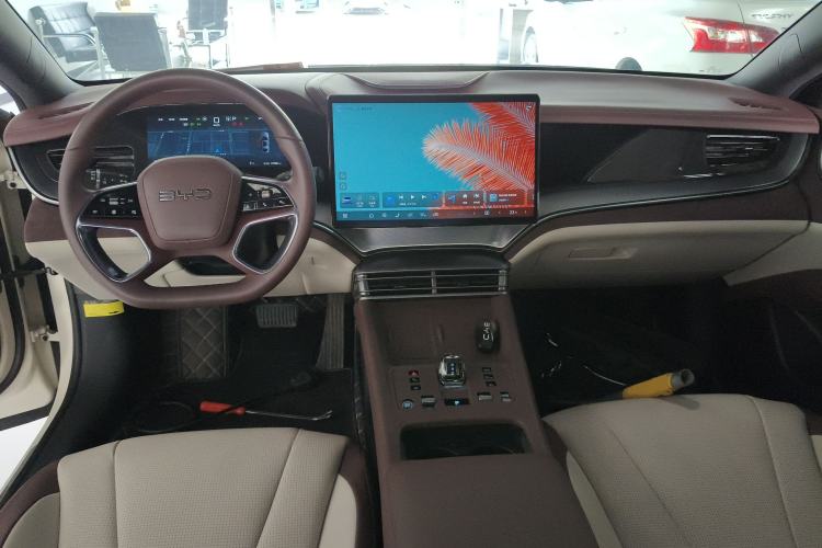 Used BYD Seal 07 DM-i 2025 DM-i 1.5L 125km Luxury Model Center Console