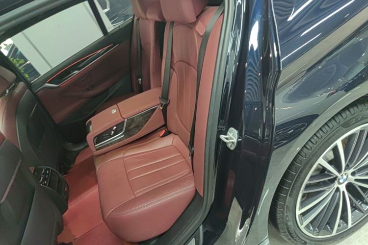 Used BMW 5 Series 2020 530Li Leading Model M Sport Package Left Rear Seat