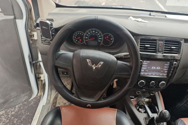 Used Wuling Rongguang V 2016 1.5L Standard Version