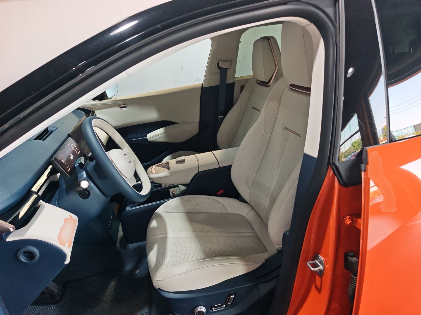 المقاعد الأمامية داخل السيارة