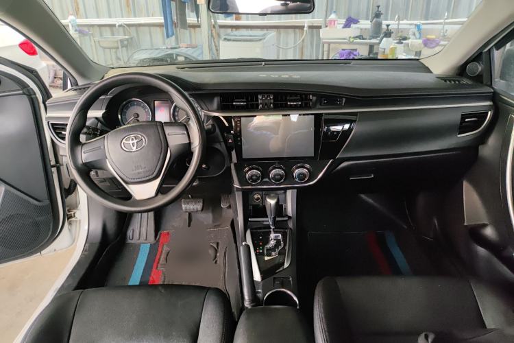 Used Toyota Corolla 2014 1.6L CVT GL-i Center Console