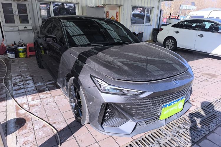 Used CHANGAN UNI-V 2022 1.5T Smart Navigation Version Front Right 45 Deg