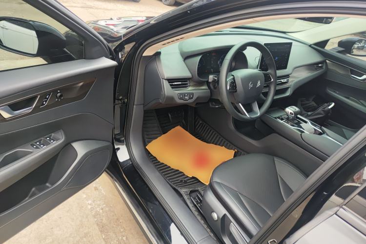 Used Hongqi E-QM5 2022 431 km Charge & Enjoy Edition