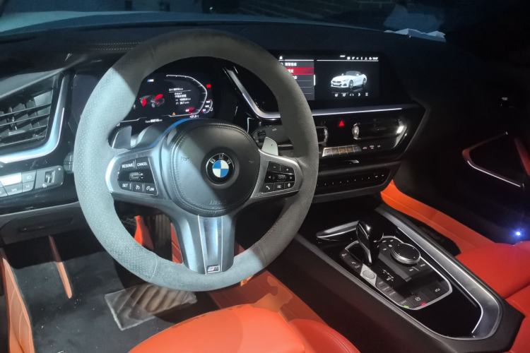 Used BMW Z4 2022 sDrive 25i M Sport Package Center Console